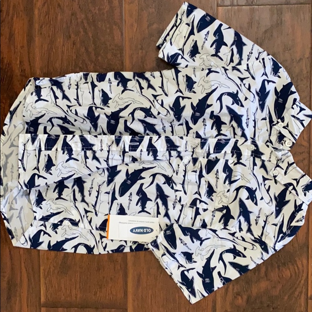 New with tags: old navy boys shark Shirt